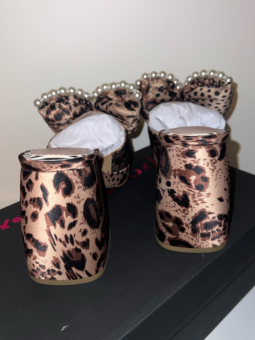 Betsey Johnson Macie Leopard Print Block Heel Platform Sandals Oversized Bow - Picture 4 of 7